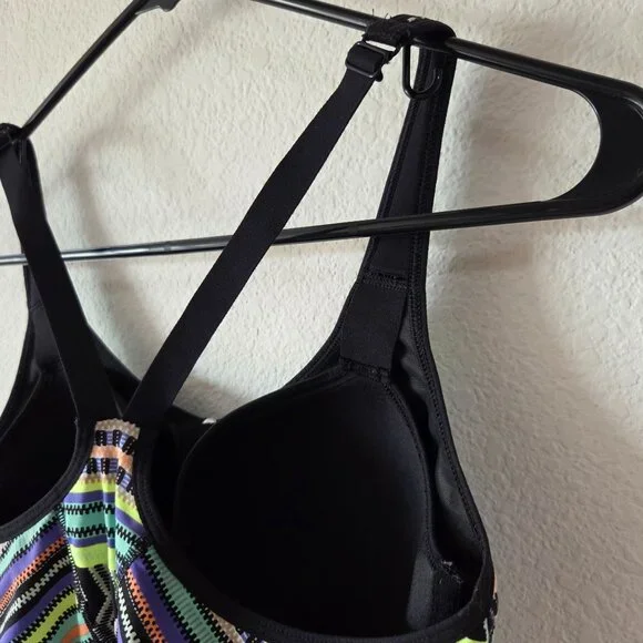 Victorias Secret US Sz 36C VSX Multicolor Zigzag Pattern Zip Front Sports Bra - Picture 3 of 8